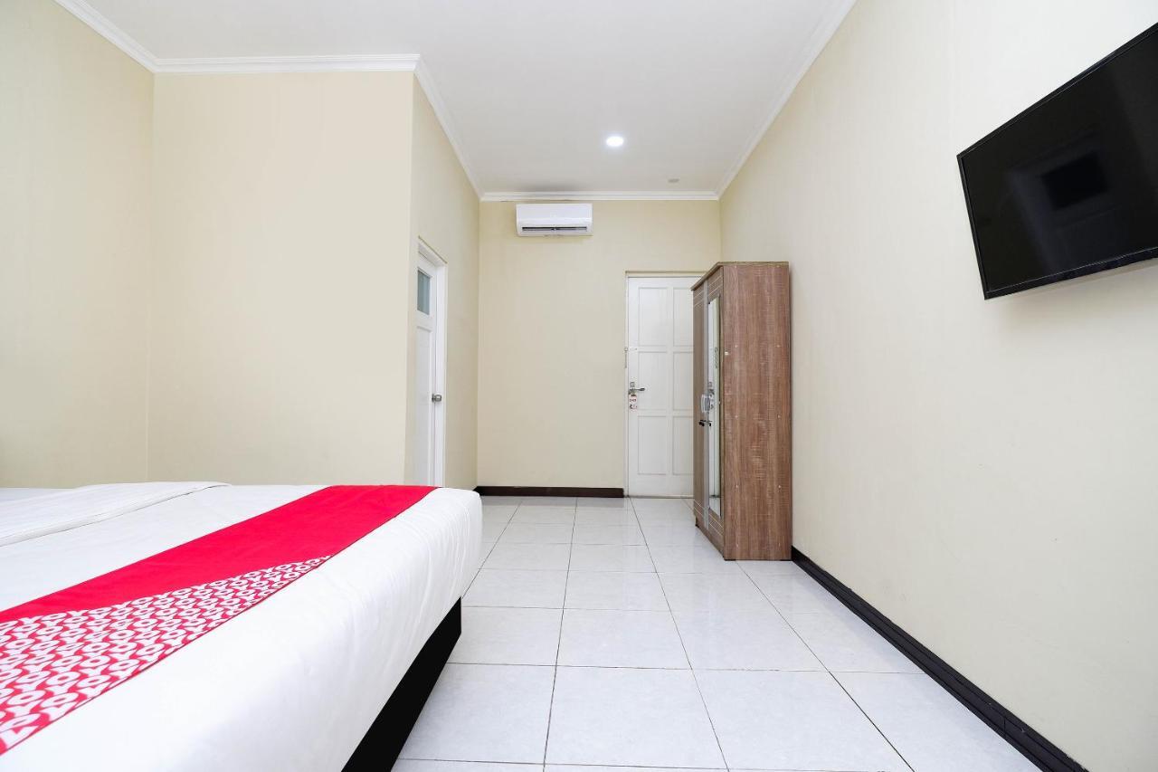 Hotel Oyo 1835 Kostel Wood Semarang Exterior foto